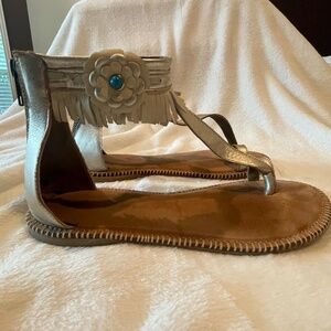 Wasaga Ankle Sandals - by MANITOBAH MUKLUKS (Size 9)